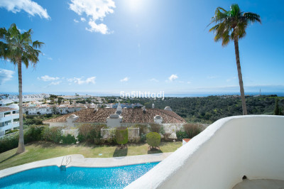 2 Bedroom Middle Floor Apartment in Calahonda