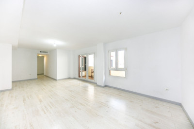 3 Bedroom Middle Floor Apartment in Torrequebrada - Image 3