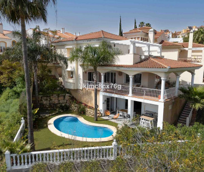6 Bedroom Detached Villa in Riviera del Sol - Image 2