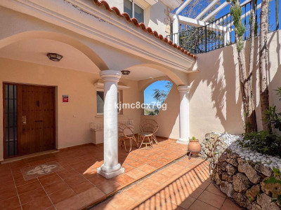 6 Bedroom Detached Villa in Riviera del Sol - Image 4