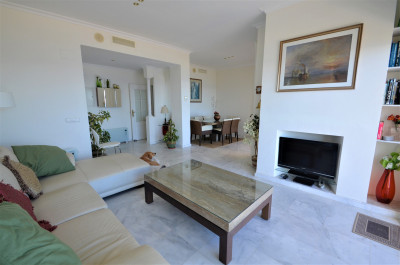 3 Bedroom Penthouse in La Duquesa - Image 4