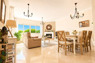 2 Bedroom Ground Floor Apartment in La Mairena - Image 2