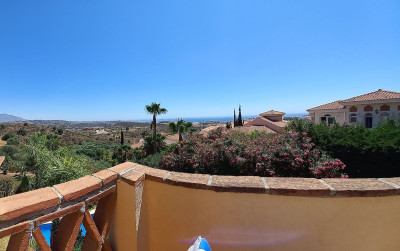 4 Bedroom Detached Villa in Riviera del Sol - Image 2