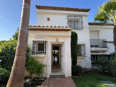 3 Bedroom Townhouse in El Paraiso - Image 1
