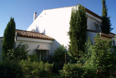 3 Bedroom Townhouse in El Paraiso - Image 2