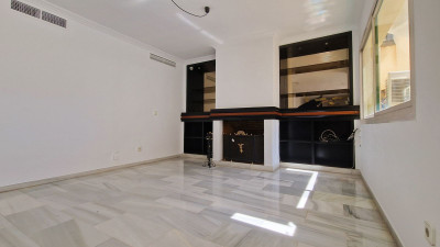 4 Bedroom Penthouse in Marbella - Image 2