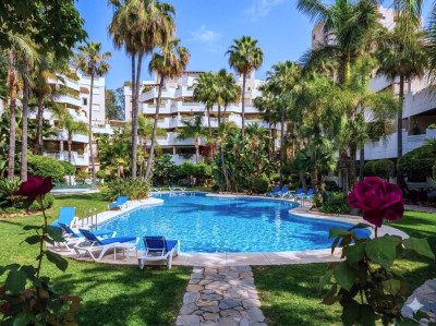 2 Bedroom Middle Floor Apartment in Nueva Andalucía - Image 1
