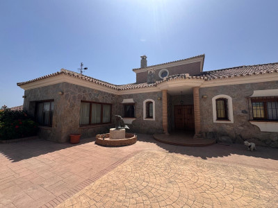 5 Bedroom Detached Villa in Manilva - Image 2