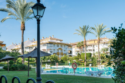 3 Bedroom Middle Floor Apartment in Nueva Andalucía - Image 1