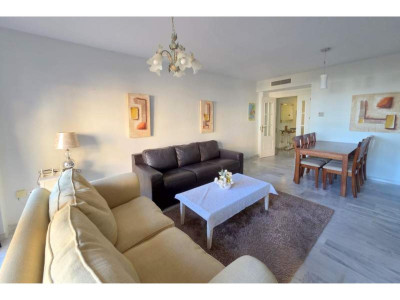 2 Bedroom Middle Floor Apartment in La Duquesa - Image 5