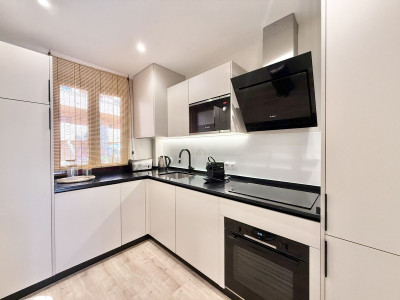 2 Bedroom Middle Floor Apartment in Benahavís - Image 3