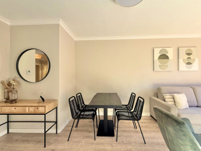 2 Bedroom Middle Floor Apartment in Benahavís - Image 4