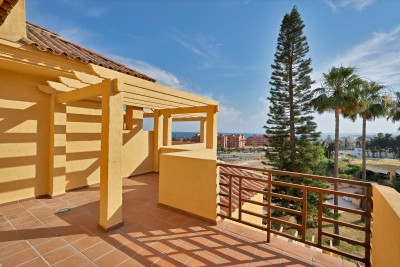 4 Bedroom Townhouse in Estepona - Image 2