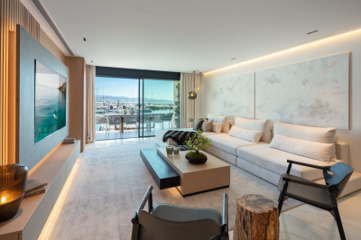 Stunning Frontline Apartment - Image 3