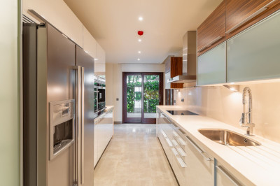 2 Bedroom Ground Floor Apartment in Estepona - Image 2