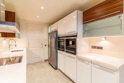 2 Bedroom Ground Floor Apartment in Estepona - Image 3