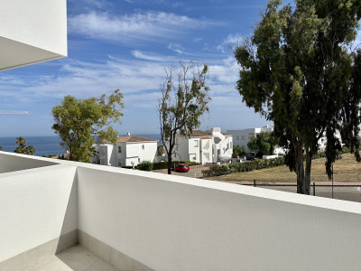 3 Bedroom Ground Floor Apartment in Manilva - Image 2