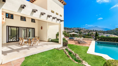 4 Bedroom Detached Villa in Los Arqueros - Image 4
