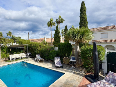 4 Bedroom Detached Villa in La Duquesa - Image 1