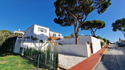 4 Bedroom Detached Villa in Calahonda - Image 2