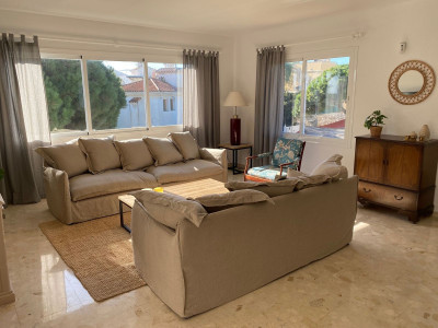 4 Bedroom Detached Villa in Calahonda - Image 3