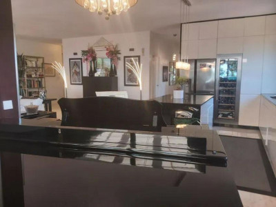 3 Bedroom Middle Floor Apartment in Marbella - Image 5