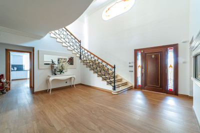 8 Bedroom Detached Villa in Marbella - Image 5
