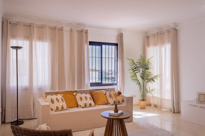 2 Bedroom Middle Floor Apartment in Puerto Banús - Image 3