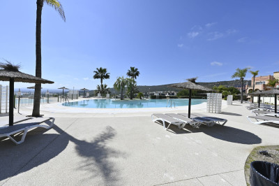 2 Bedroom Middle Floor Apartment in Manilva