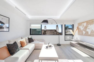 3 Bedroom Middle Floor Apartment in Puerto Banús - Image 1