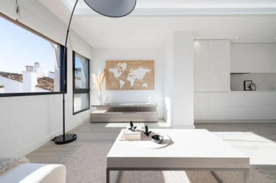 3 Bedroom Middle Floor Apartment in Puerto Banús - Image 2