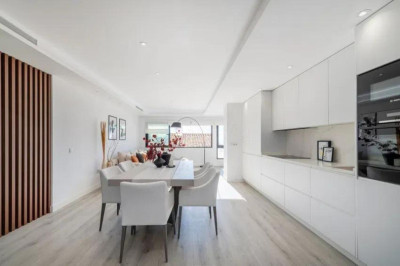 3 Bedroom Middle Floor Apartment in Puerto Banús - Image 3