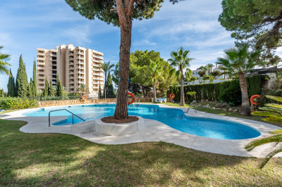 2 Bedroom Middle Floor Apartment in Río Real