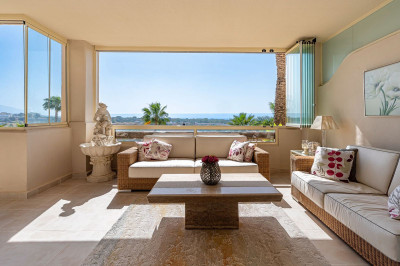 2 Bedroom Middle Floor Apartment in El Paraiso