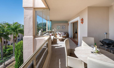 2 Bedroom Middle Floor Apartment in El Paraiso - Image 4
