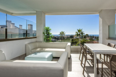 2 Bedroom Middle Floor Apartment in Mijas Costa - Image 2