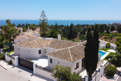 4 Bedroom Detached Villa in El Chaparral - Image 2