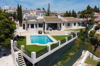 4 Bedroom Detached Villa in El Chaparral - Image 3