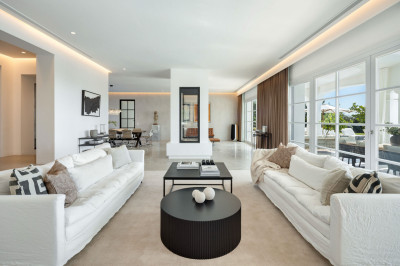 7 Bedroom Detached Villa in Benahavís - Image 2