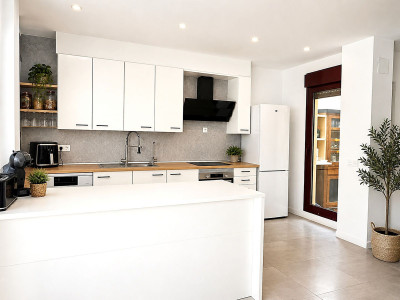 5 Bedroom Detached Villa in Selwo - Image 4