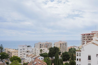 2 Bedroom Middle Floor Apartment in Benalmadena Costa - Image 2