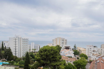 2 Bedroom Middle Floor Apartment in Benalmadena Costa - Image 4