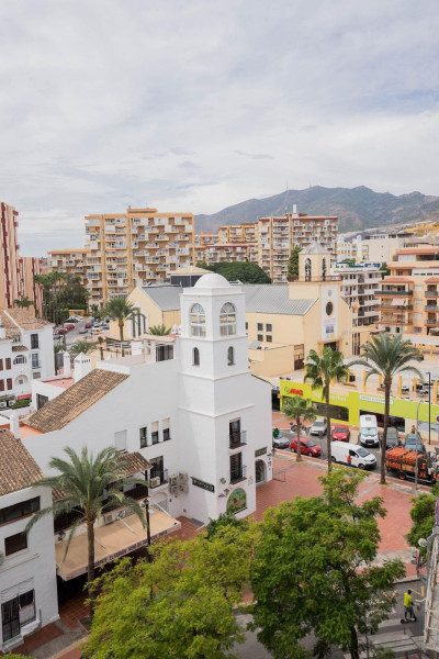 2 Bedroom Middle Floor Apartment in Benalmadena Costa - Image 5