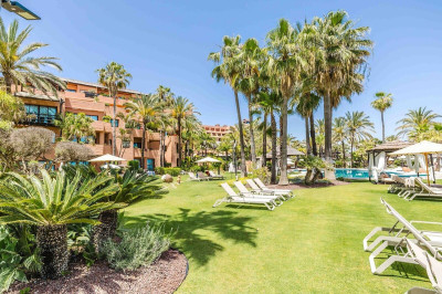 2 Bedroom Middle Floor Apartment in Estepona - Image 3
