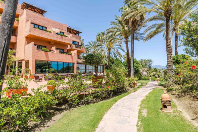 2 Bedroom Middle Floor Apartment in Estepona - Image 4