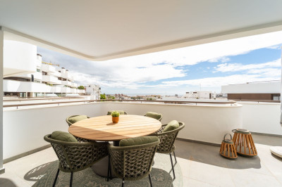 3 Bedroom Middle Floor Apartment in Estepona - Image 3