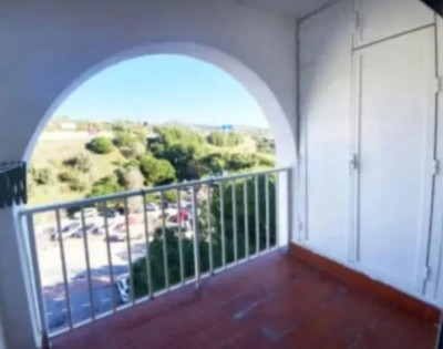 3 Bedroom Middle Floor Apartment in Marbella - Image 1