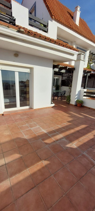 3 Bedroom Middle Floor Apartment in Manilva - Image 3