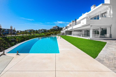 2 Bedroom Middle Floor Apartment in Benalmadena Costa - Image 1