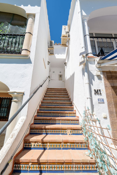 1 Bedroom Top Floor Apartment in El Paraiso - Image 4